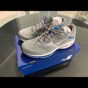 BRAND NEW Mizuno Enerzy Size: 10M Wave Rider 24 Athletic Running Shoes Grey/Blue